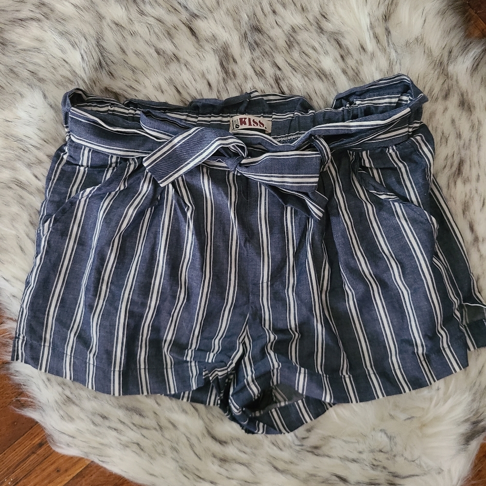 Tie front paper bag shorts, size 5